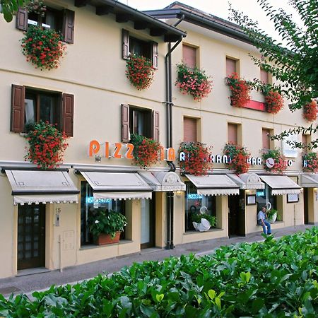 Hotel Ristorante Cigno - Camere And Aparthotel Latisana Exterior photo