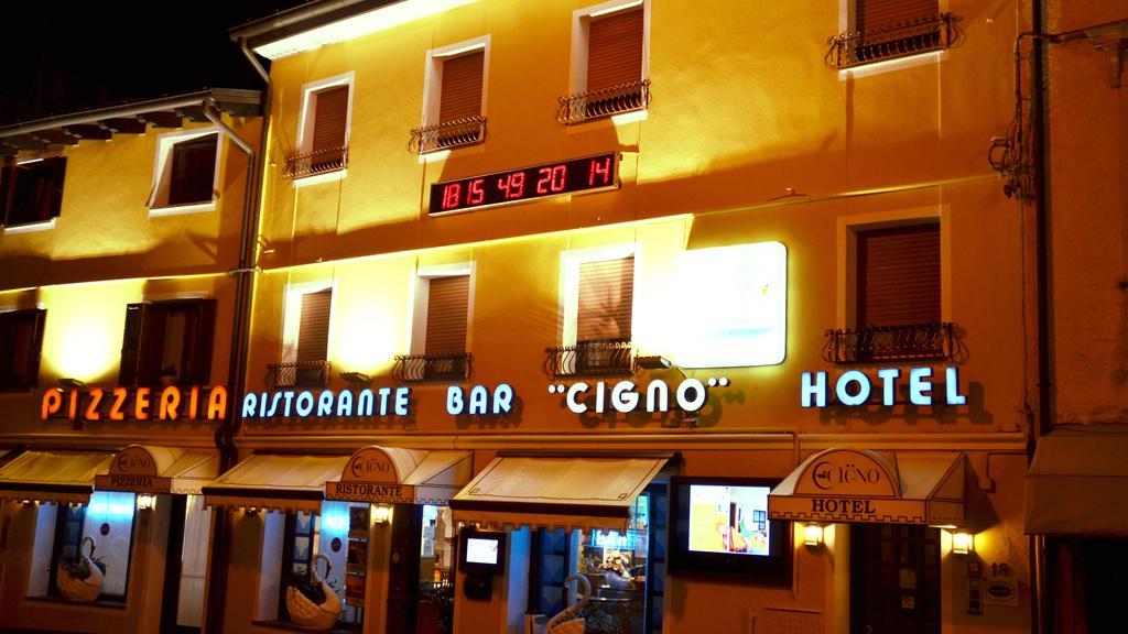 Hotel Ristorante Cigno - Camere And Aparthotel Latisana Exterior photo