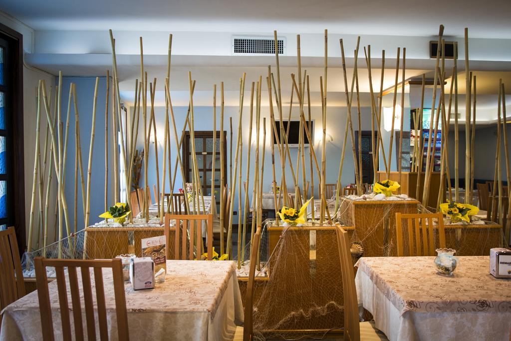Hotel Ristorante Cigno - Camere And Aparthotel Latisana Exterior photo