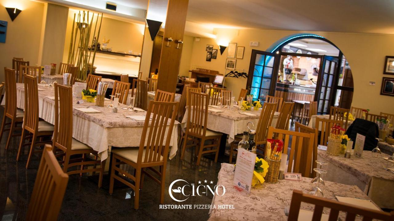 Hotel Ristorante Cigno - Camere And Aparthotel Latisana Exterior photo