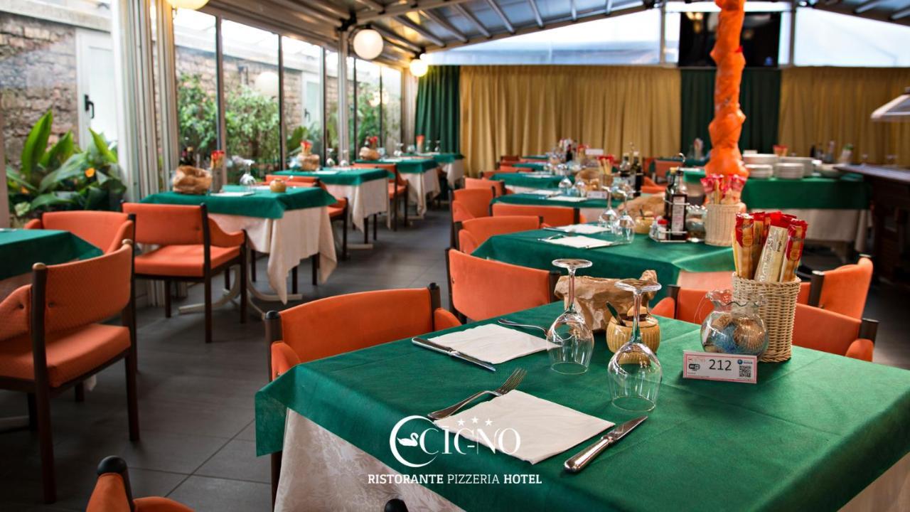 Hotel Ristorante Cigno - Camere And Aparthotel Latisana Exterior photo