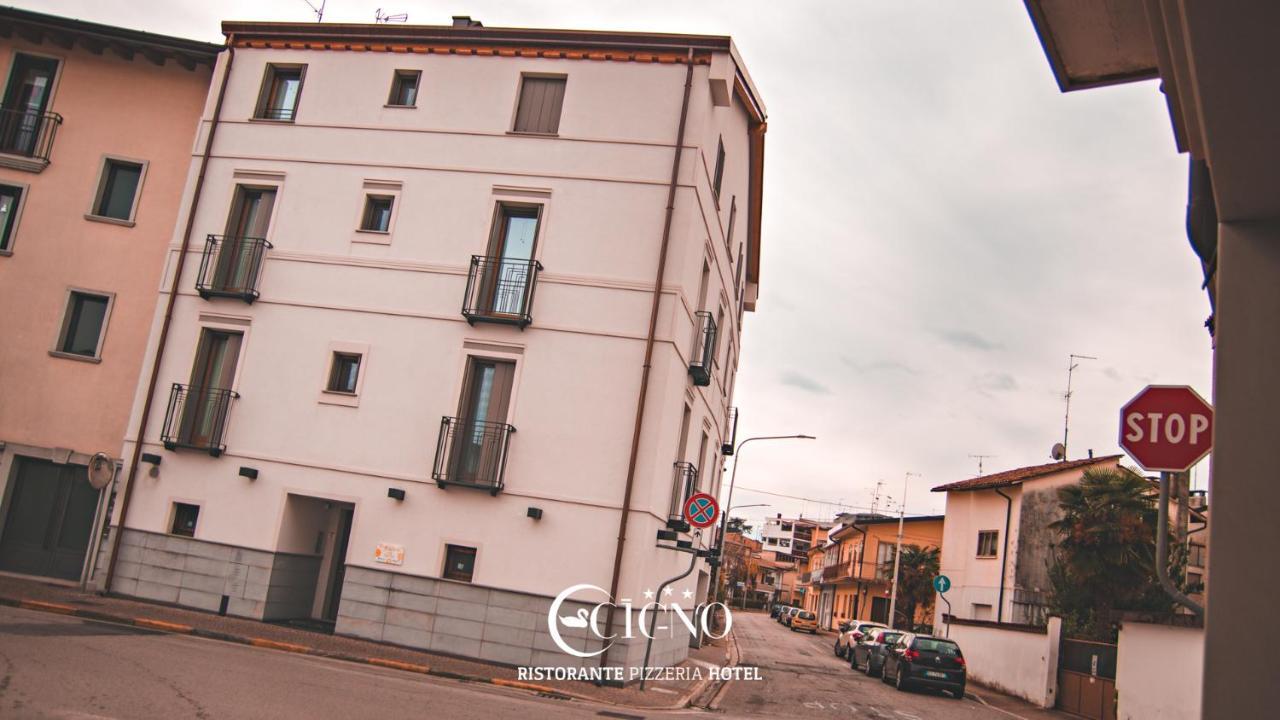 Hotel Ristorante Cigno - Camere And Aparthotel Latisana Exterior photo
